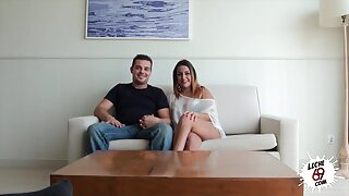 Приваблива дівчина Джоді Тейлор робить селфі в кліпі для мастурбації порно ролики безкоштовно