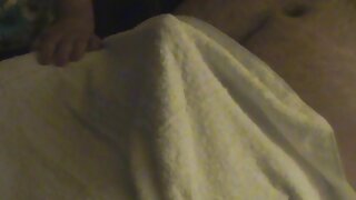 Неслухняна брюнетка Лів Уайлд віддає свою голову і трахается за готівку безкоштовно секс відео
