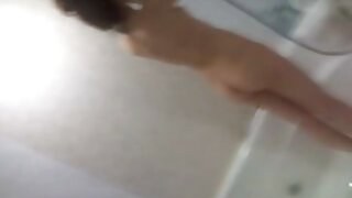 Струнка рудоволоса матуся скаче на масивному безкоштовне порно відео ділдо зі спраглою сексу кицькою