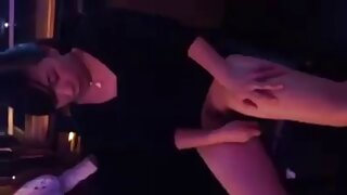 Одержима сексом сучка Барбі Сінс божеволіє в кімнаті порно онлайн безкоштовно слави